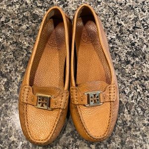 Tory Burch Kendrick tan driver size 7 - preowned